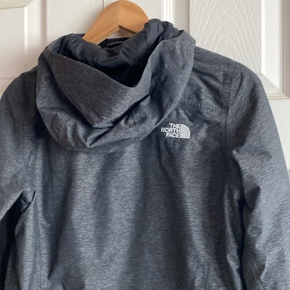 The North Face Womens HyVent Outdoor Jacket - Picture 6 of 8